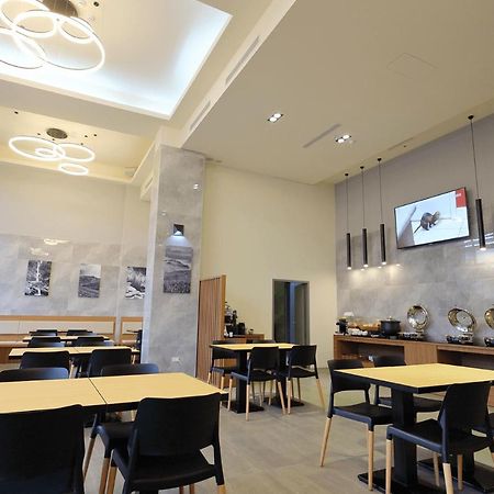 Ket Hotel Yuli Bagian luar foto