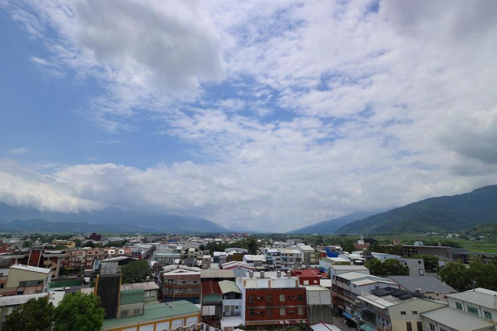 Ket Hotel Yuli Bagian luar foto